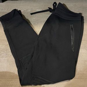 Men’s Alo Yoga Moto Sweatpant Size Large